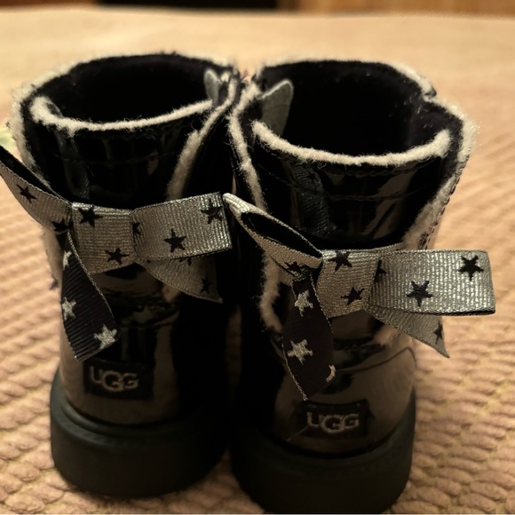 Uggs kids boots - Picture 2 of 6